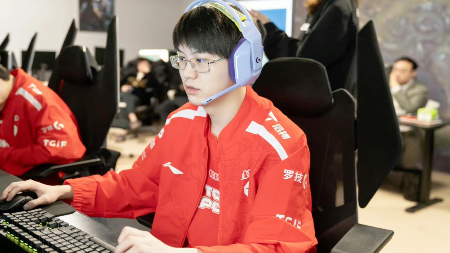 LPL“传奇捕鸟人”诞生!小虎职业生涯,BO5对位JKL砍下7连胜